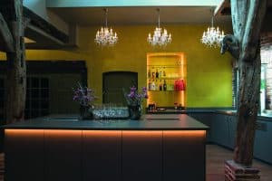De verrijdbare, moderne bar zorgt ervoor dat de zaal op veel verschillende manier kan worden ingericht.